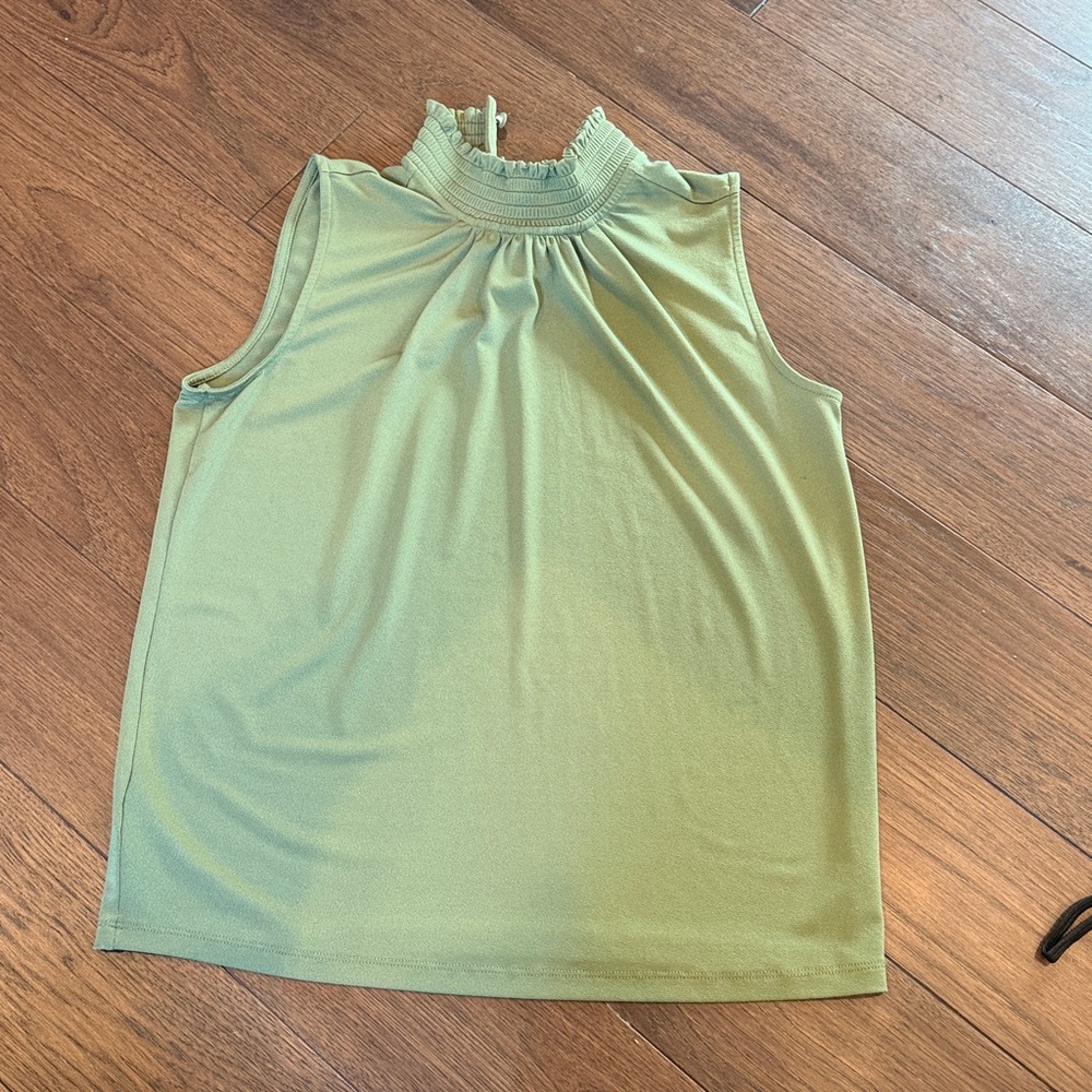 Ann Taylor Mock Neck Green Sleeveless Top Size Medium C4-006